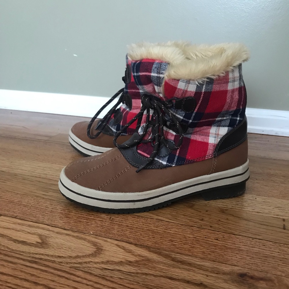 Snow boots, size 9
